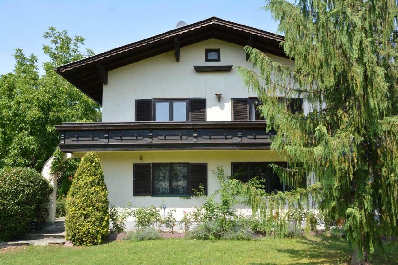 Haus Mit Garten Eugendorf Exterior photo